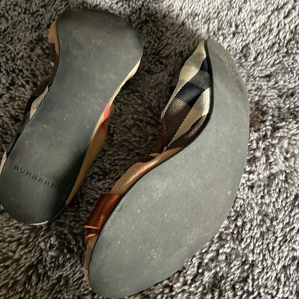 Burberry shoes perfect condition! - Picture 2 of 3